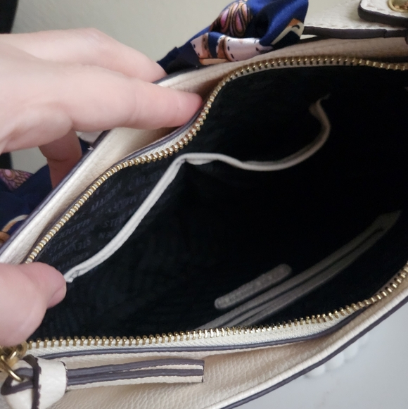 Steve Madden Cream Shoulder Hobo with Gold Chain Detail And Unbranded Twilly - Picture 6 of 8